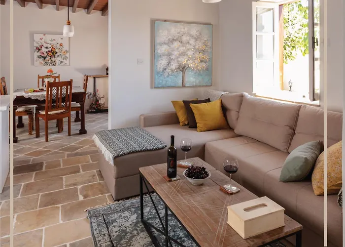 Melissothea Stone Mesana